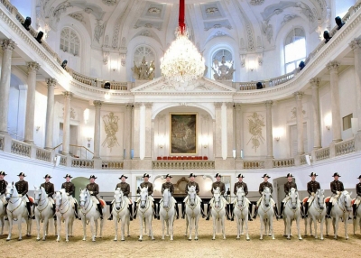 Испанская школа верховой езды в Вене