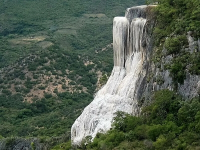 Травертиновый водопад Йерве дель Агуа