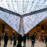 Нижняя часть cтеклянной пирамиды. Лувр в Париже