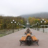 Курортный парк Железноводска, Каскадная лестница, за ней в тумане гора Железная.
