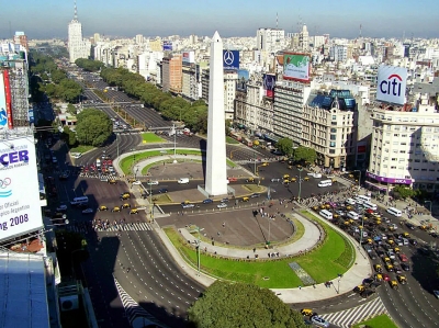 Авенида Нуэве-де-Хулио в Буэнос-Айресе-самая широкая улица в мире
