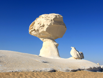 Белая пустыня, белые грибы в Египте