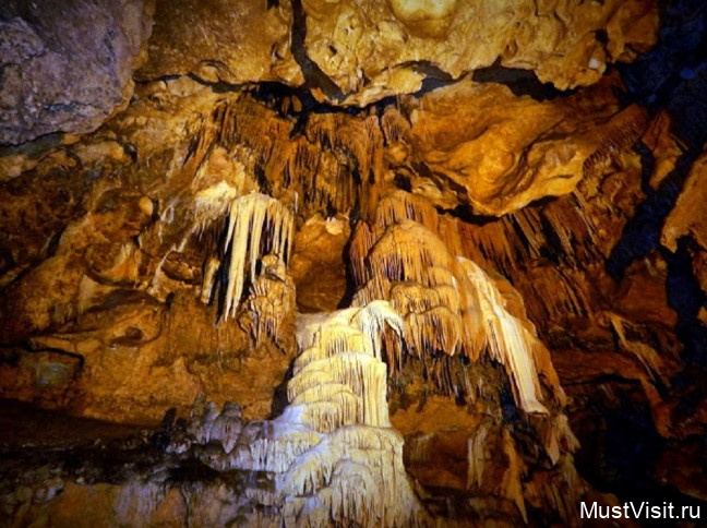 Пещера Боговинска