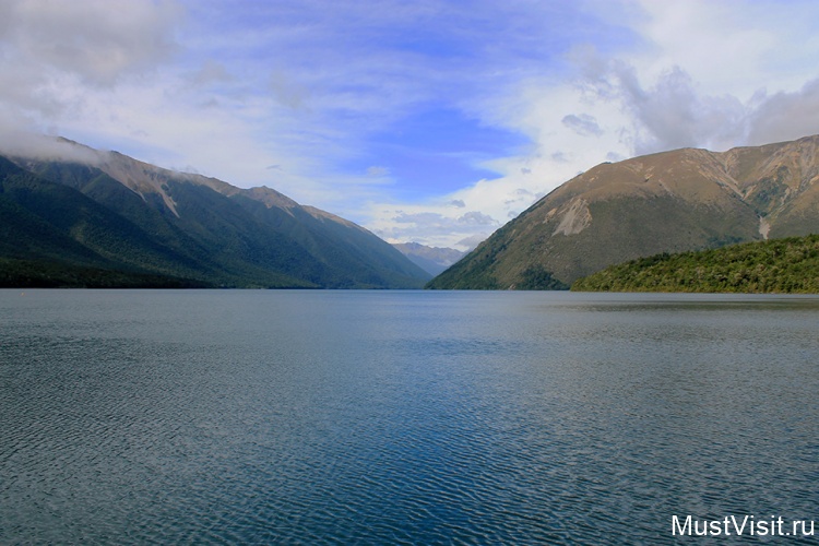Озера Нельсона - голубое озеро в Новой Зеландии