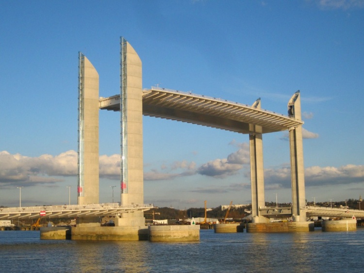 Мост Жана Шабана-Дельма в Бордо