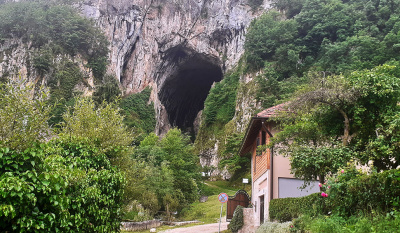 Пещера Потпечка