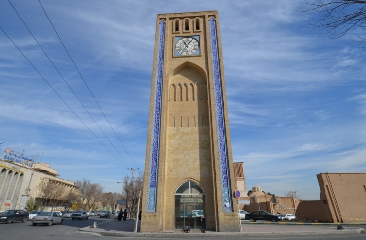 Башня с часами на перекрестке Шохада в Йезде