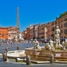 Рим, Пьяцца Навона, на переднем плане - фонтан "Мавр"  (Фонтана-дель-Моро), на заднем плане - фонтан "Четырех рек".