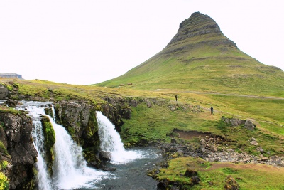 Водопады Kirkjufellsfossar национального парка Snaefellsjokull