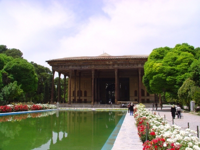 Персидский сад и дворец Чехель Сотун в Исфахане