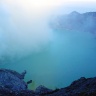 Вулкан и кратерное озеро Иджен (горящий газ)