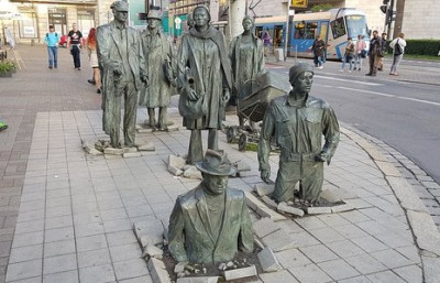 Скульптурная группа «Переход 1977-2005» во Вроцлаве
