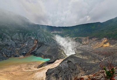 Вулкан Тангкубан Праху