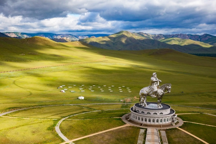 Статуя Чингисхана в Цонжин-Болдоге — самая высокая в мире конная статуя
