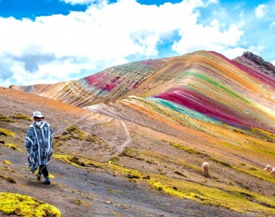Разноцветные радужные скалы Палкойо в Перу